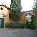 The Palatine Garden Apartment