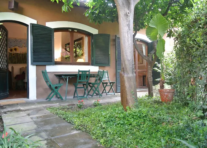 The Palatine Garden Apartment